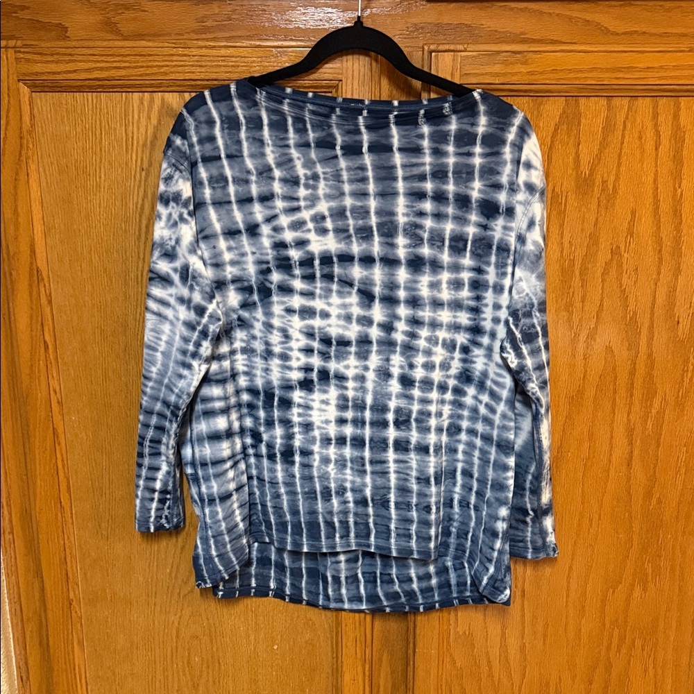 Lululemon Athletica Blue and White Grid Long Sleeve Tee